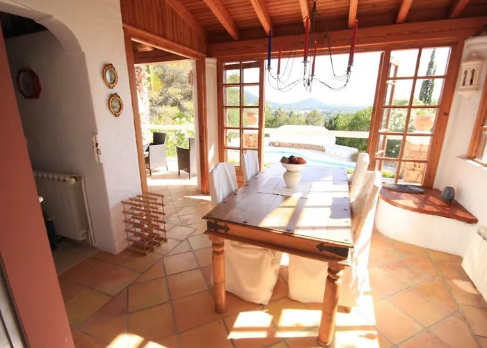 Alinda Santa Eularia des Riu